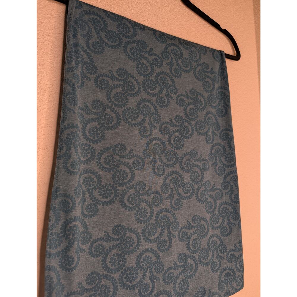 Woolrich Women's Blue Paisley Print Scarf Soft Cozy Cottagecore Casual Travel